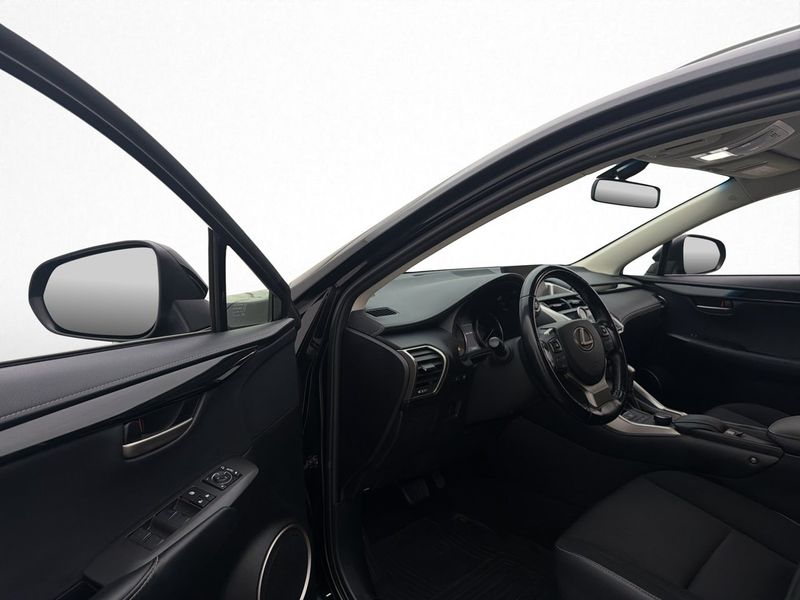 Lexus NX bild 10