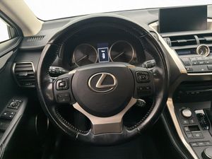 Lexus NX bild 13