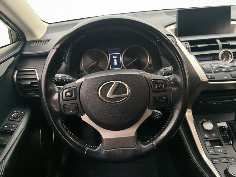 Lexus NX bild 13