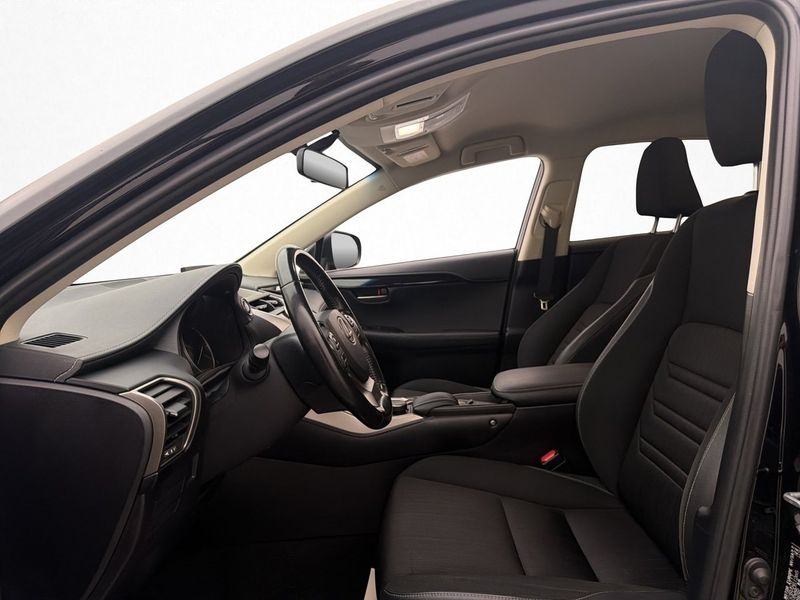 Lexus NX bild 11