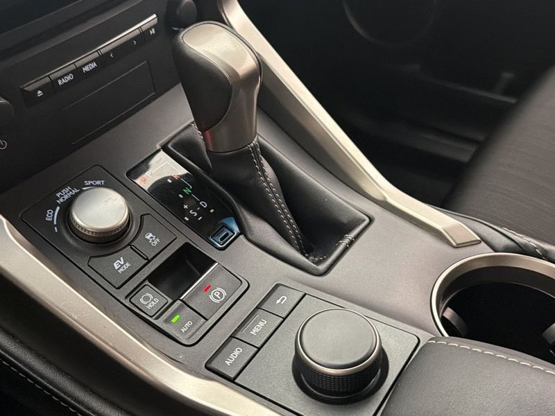Lexus NX bild 23