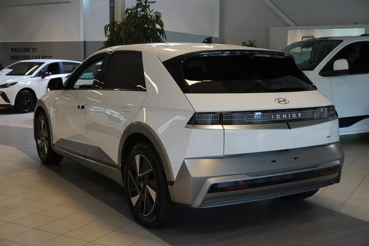 Vehicle image 9