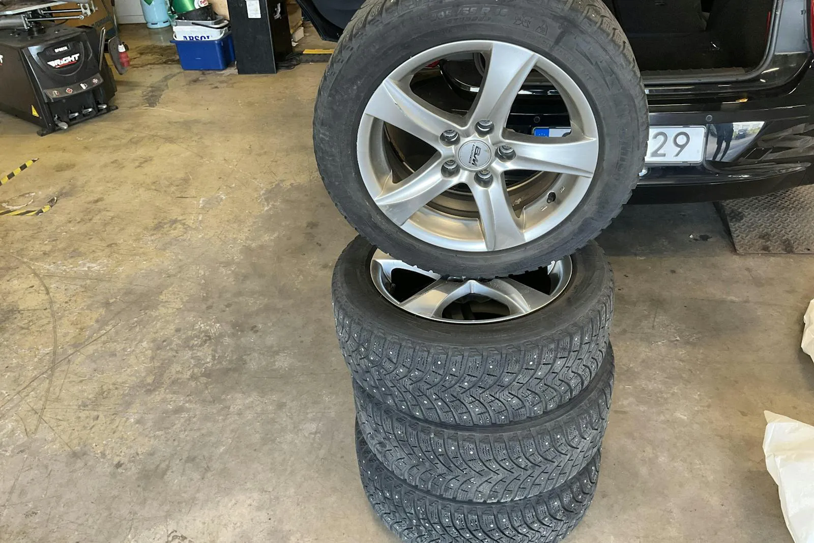 Vehicle image 12
