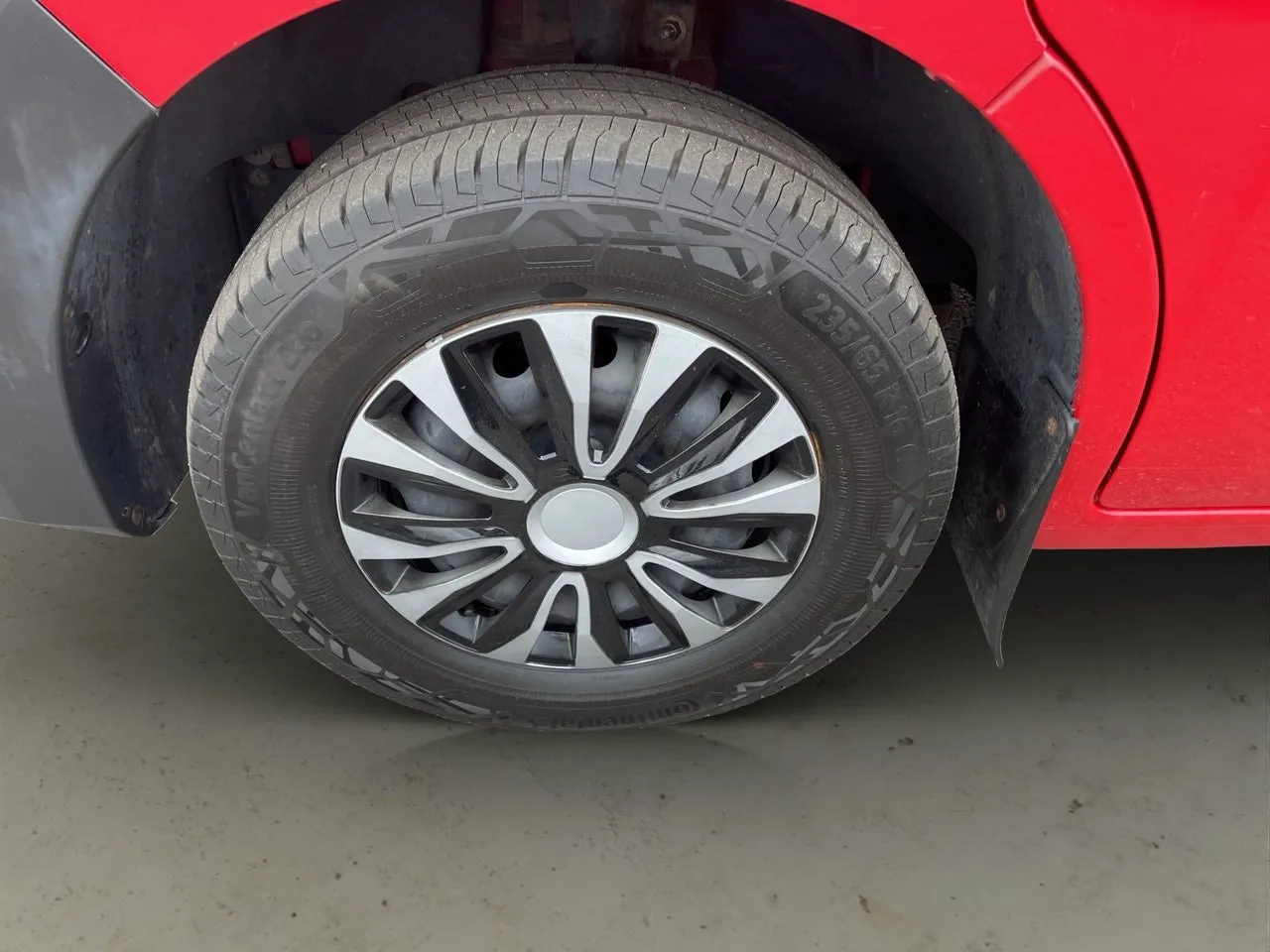 Vehicle image 25