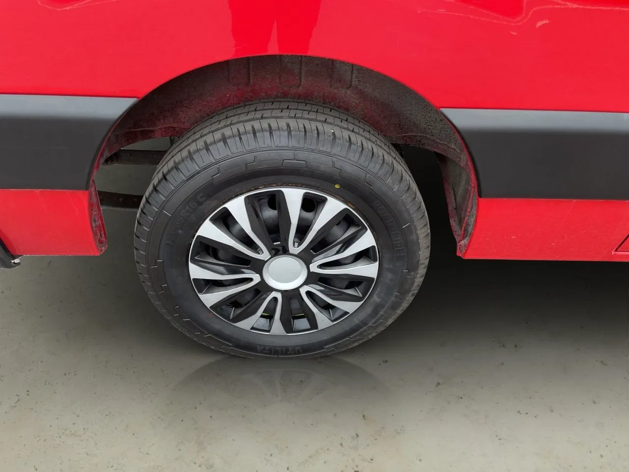 Vehicle image 27