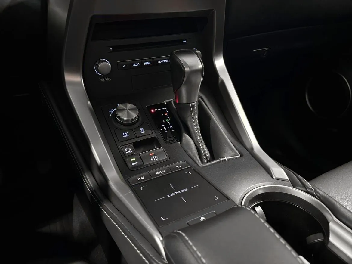 Vehicle image 16
