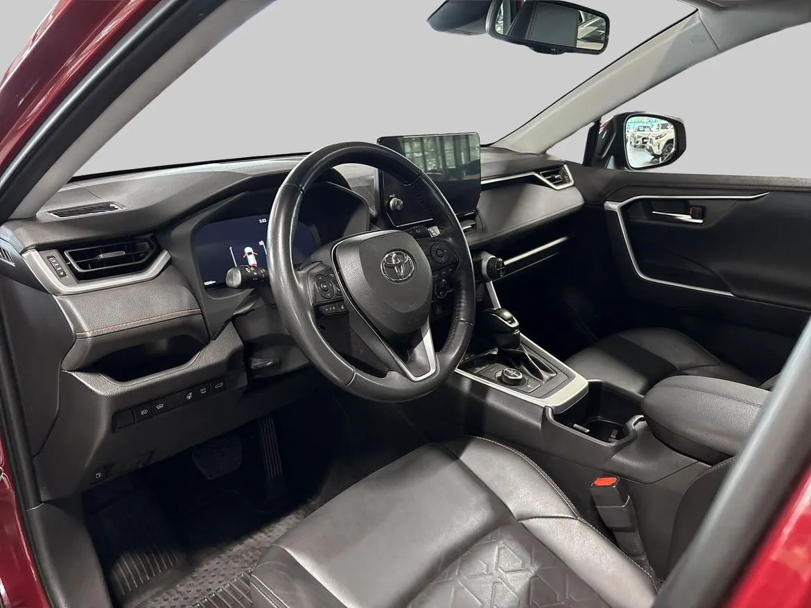 Vehicle image 13
