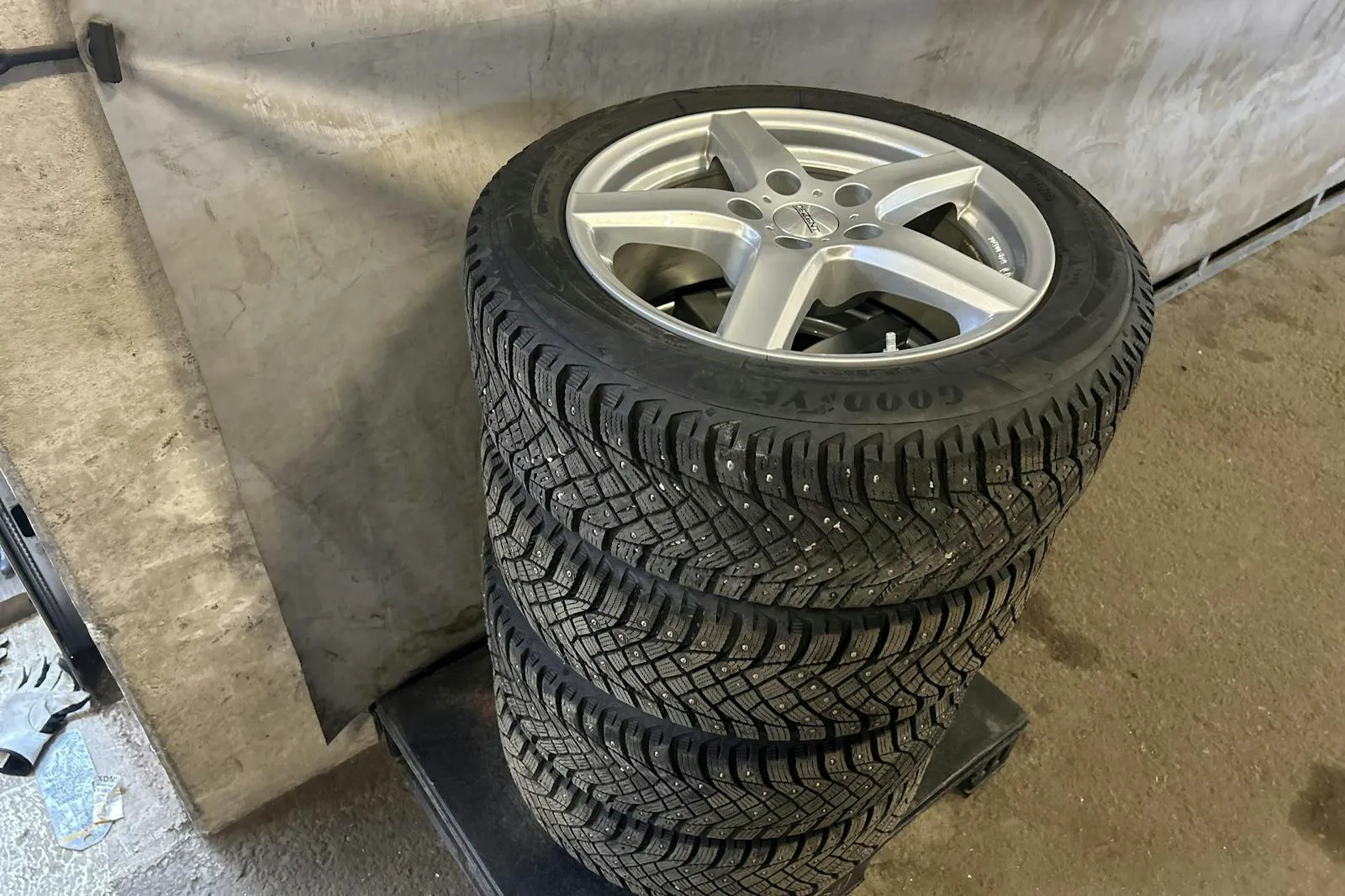 Vehicle image 13