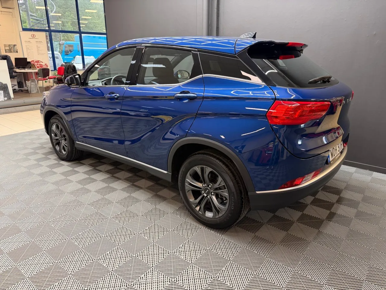 Vehicle image 3