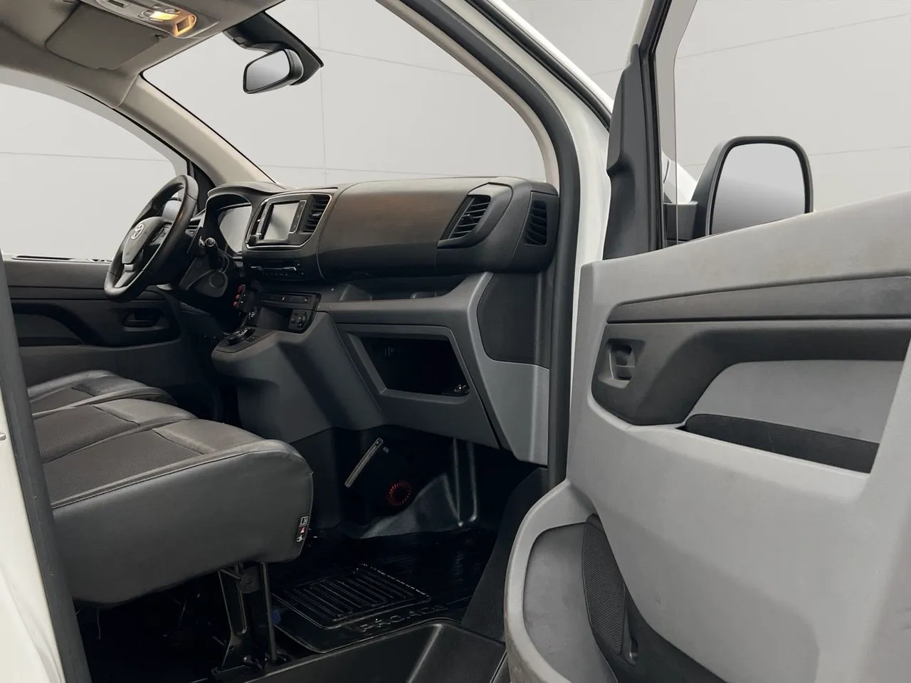 Vehicle image 33