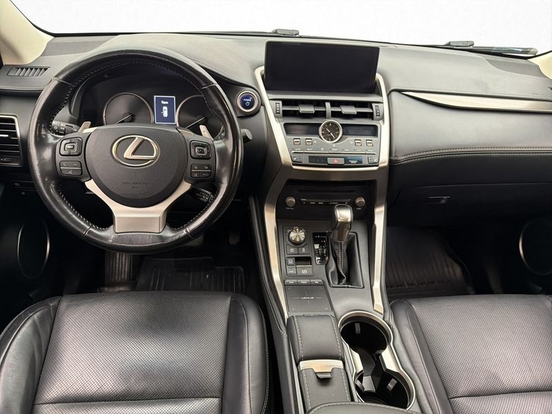 Lexus NX bild 11