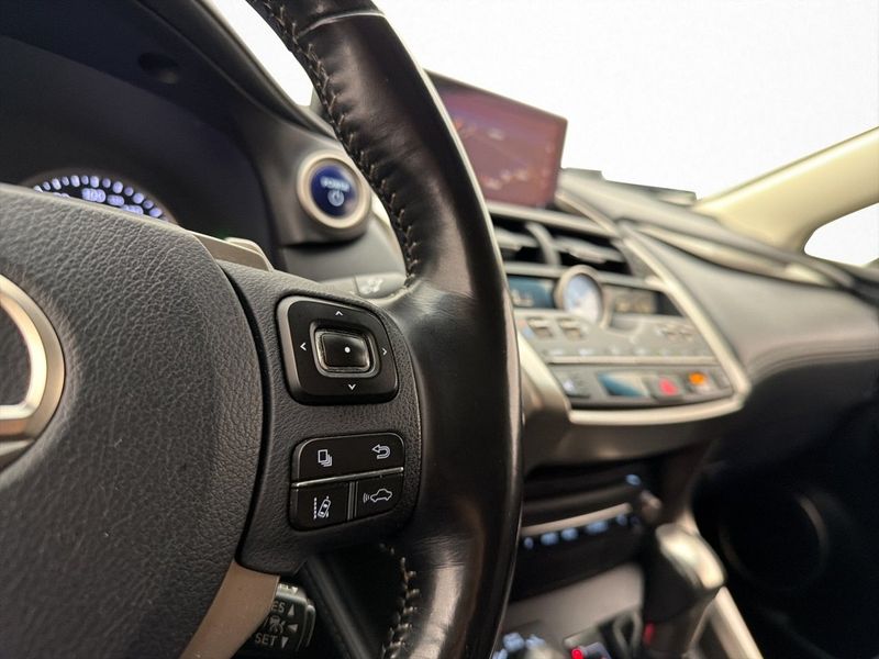 Lexus NX bild 19