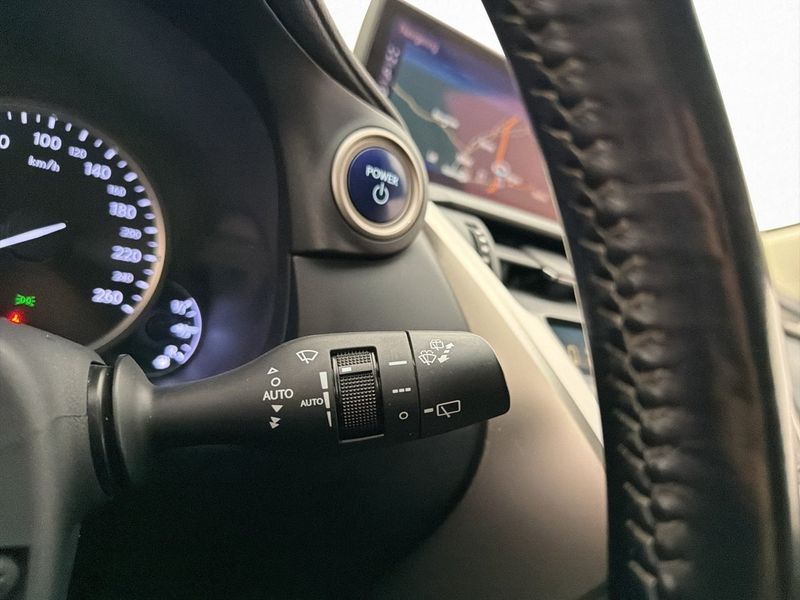 Lexus NX bild 23