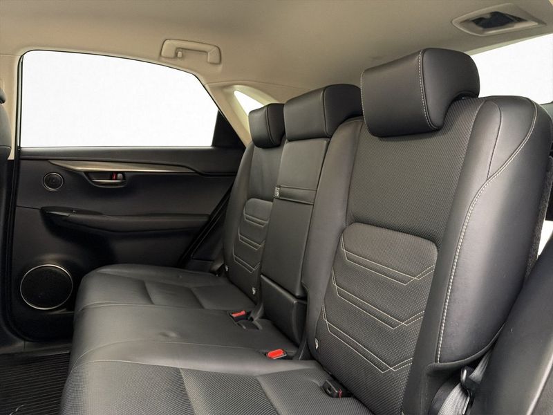 Lexus NX bild 16