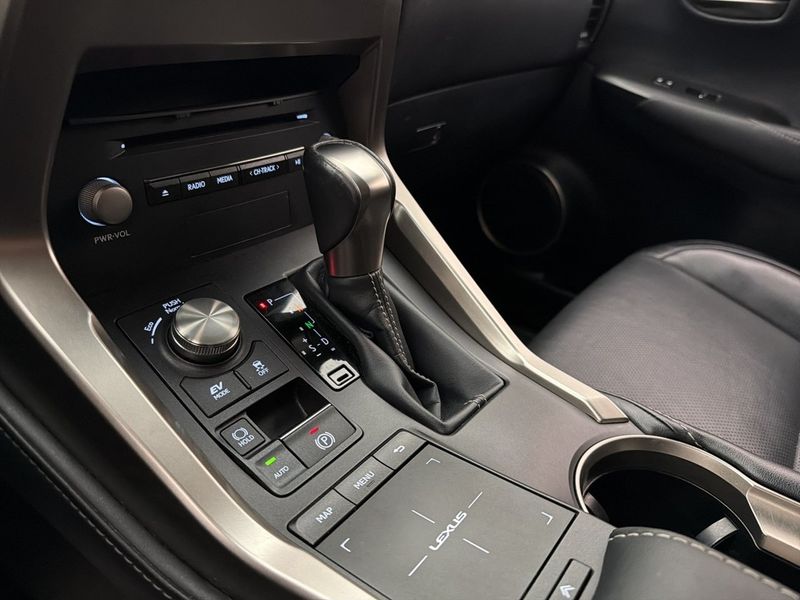 Lexus NX bild 21