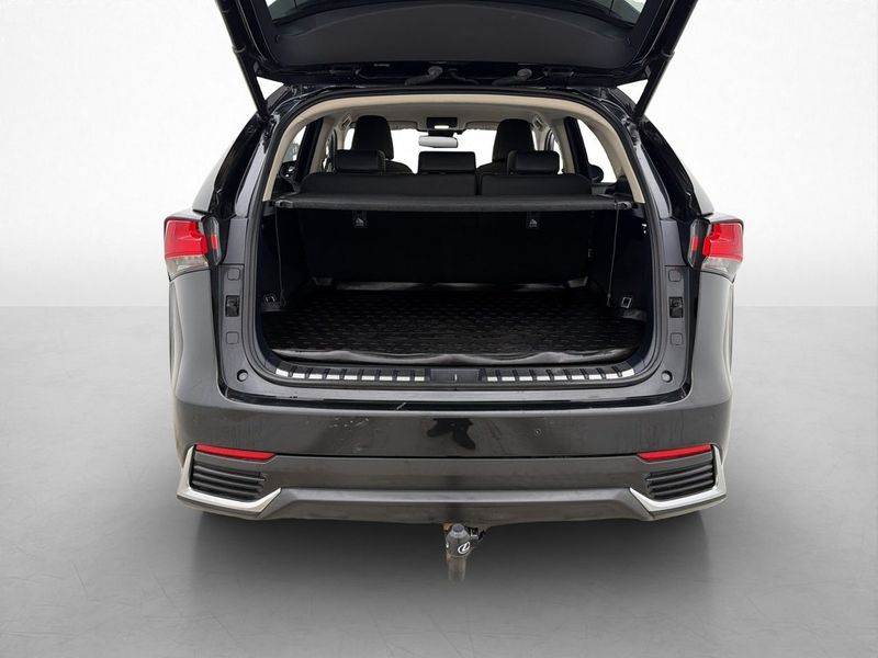 Lexus NX bild 9