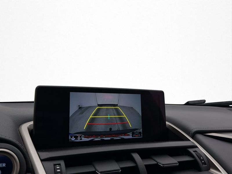 Lexus NX bild 15