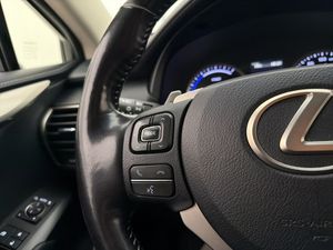 Lexus NX bild 17