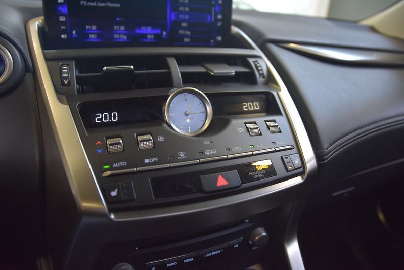 Lexus NX bild 14