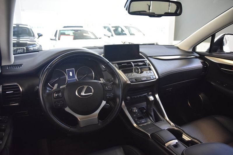 Lexus NX bild 8