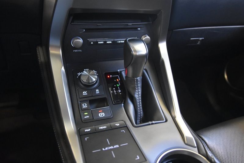 Lexus NX bild 15