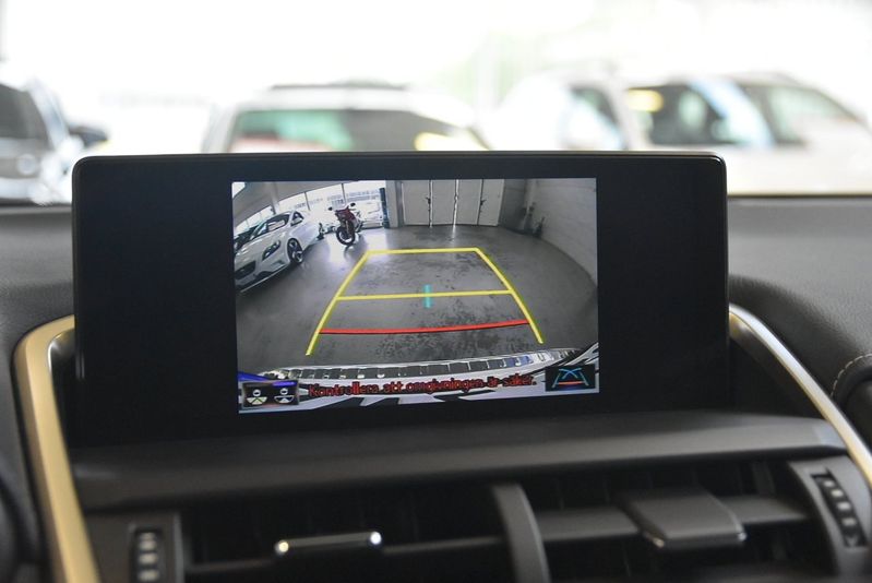 Lexus NX bild 12