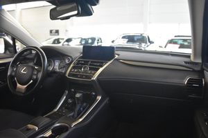 Lexus NX bild 9