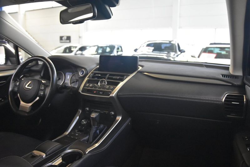 Lexus NX bild 9