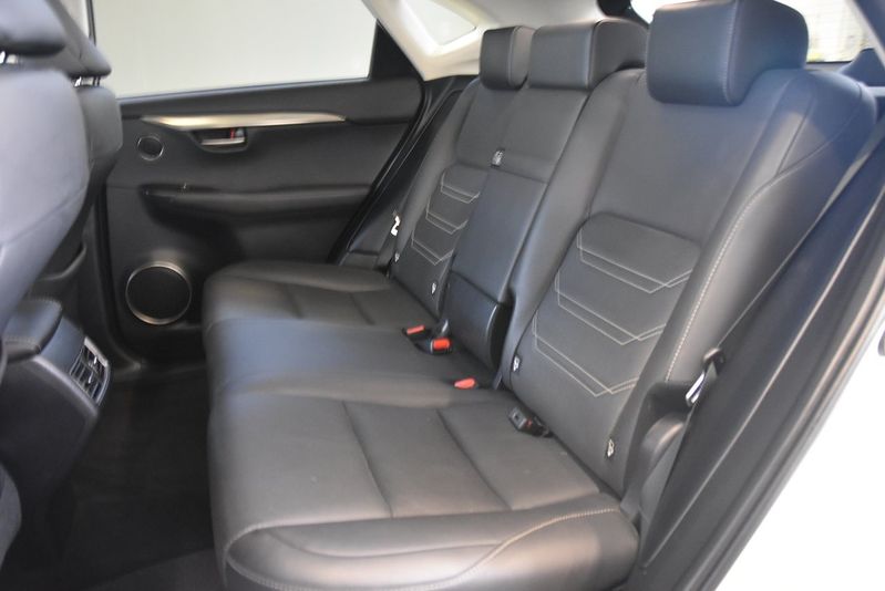 Lexus NX bild 16