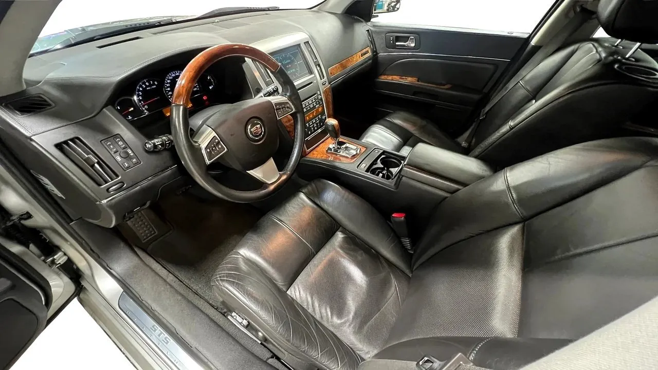 Vehicle image 8
