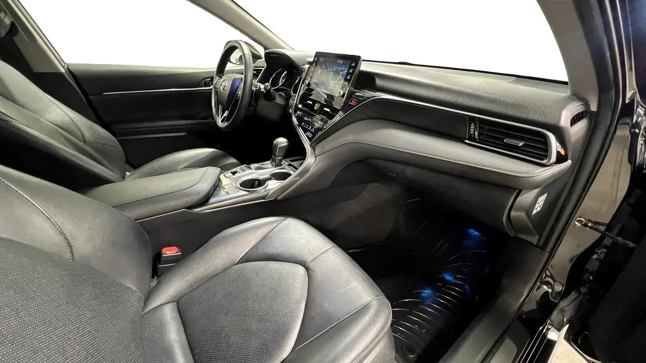 Vehicle image 14