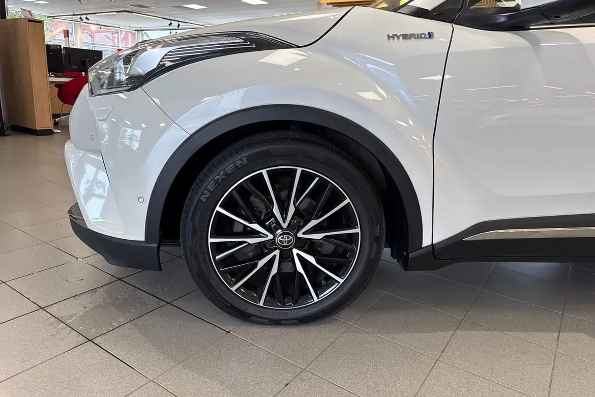 Vehicle image 16