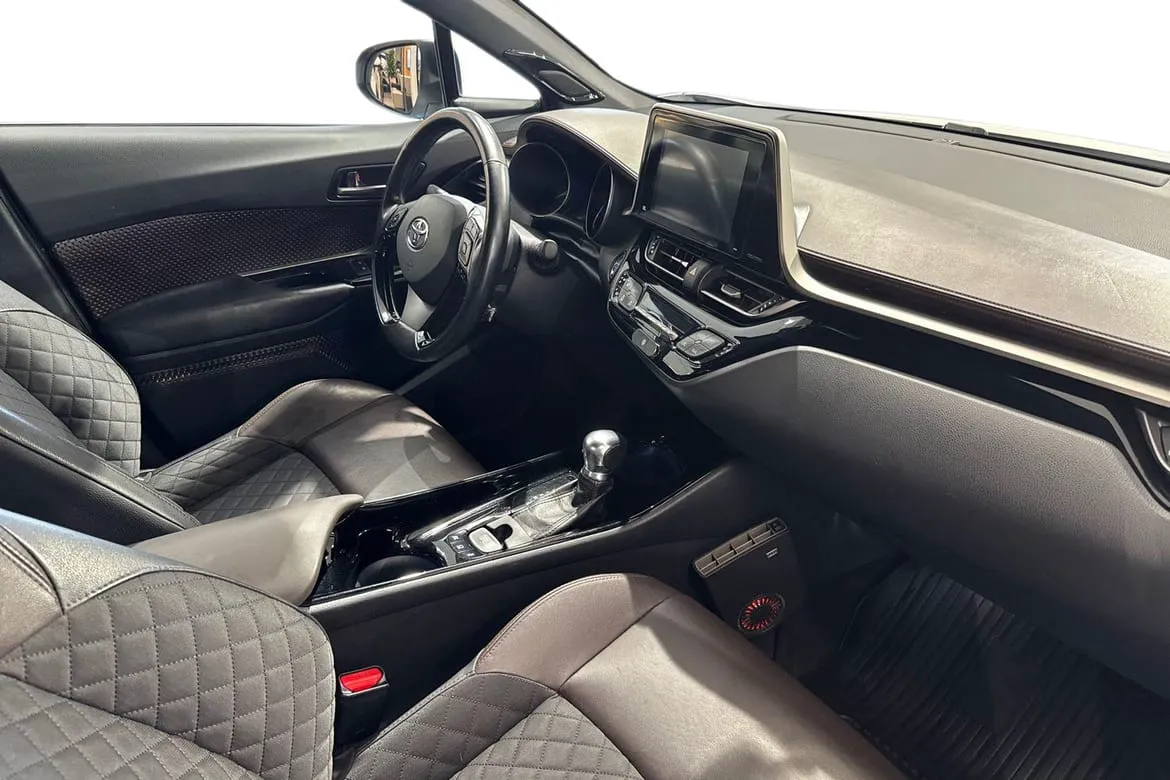 Vehicle image 6