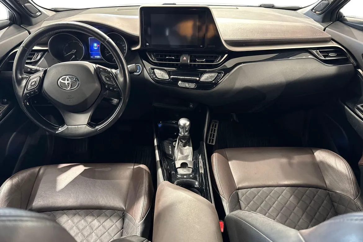 Vehicle image 9