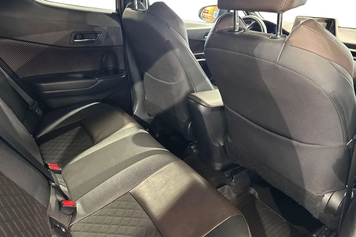 Vehicle image 8