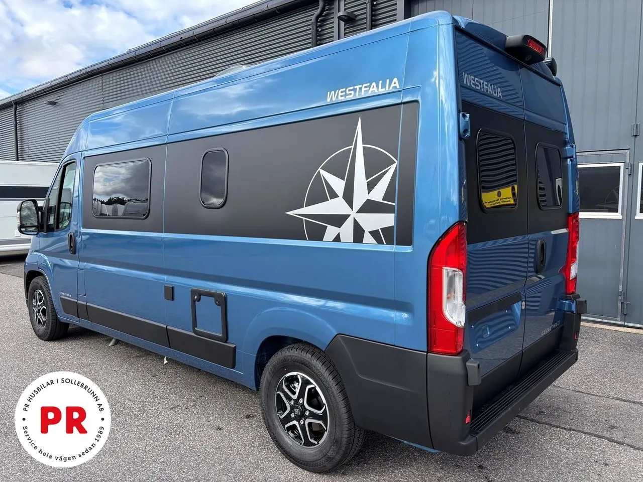 Vehicle image 13
