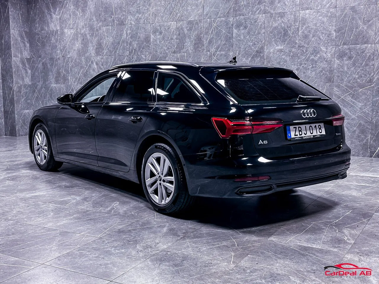 Vehicle image 4
