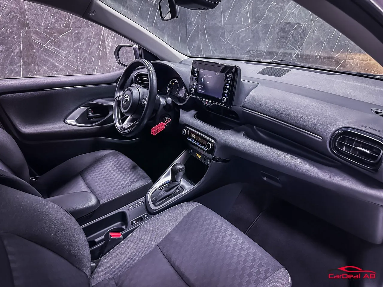 Vehicle image 10