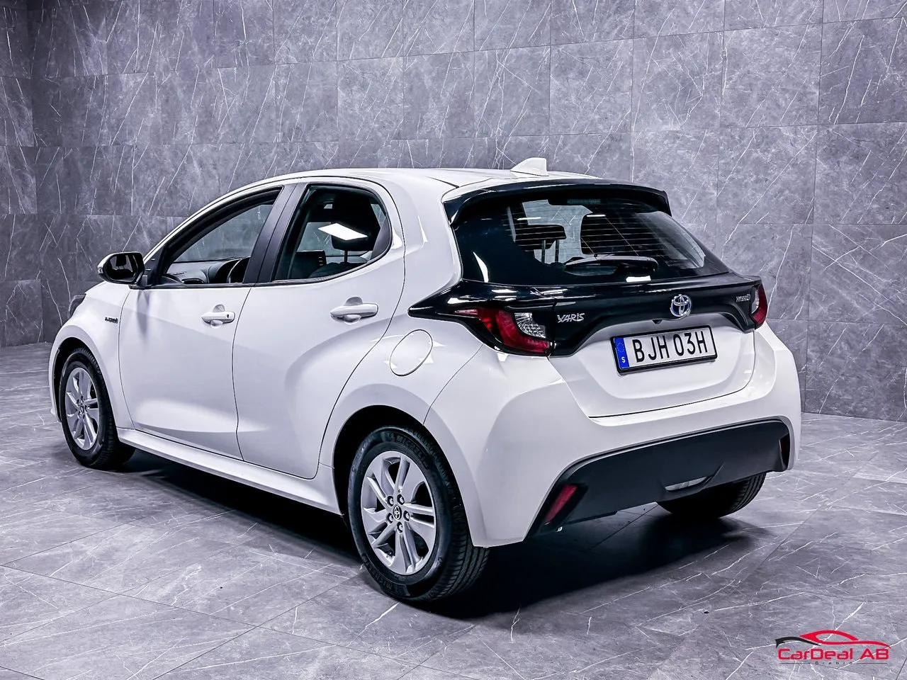 Vehicle image 4