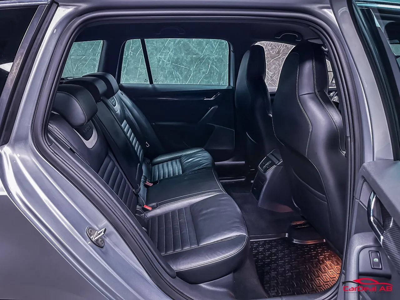 Vehicle image 16