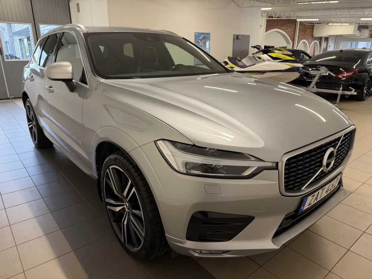Vehicle image 5