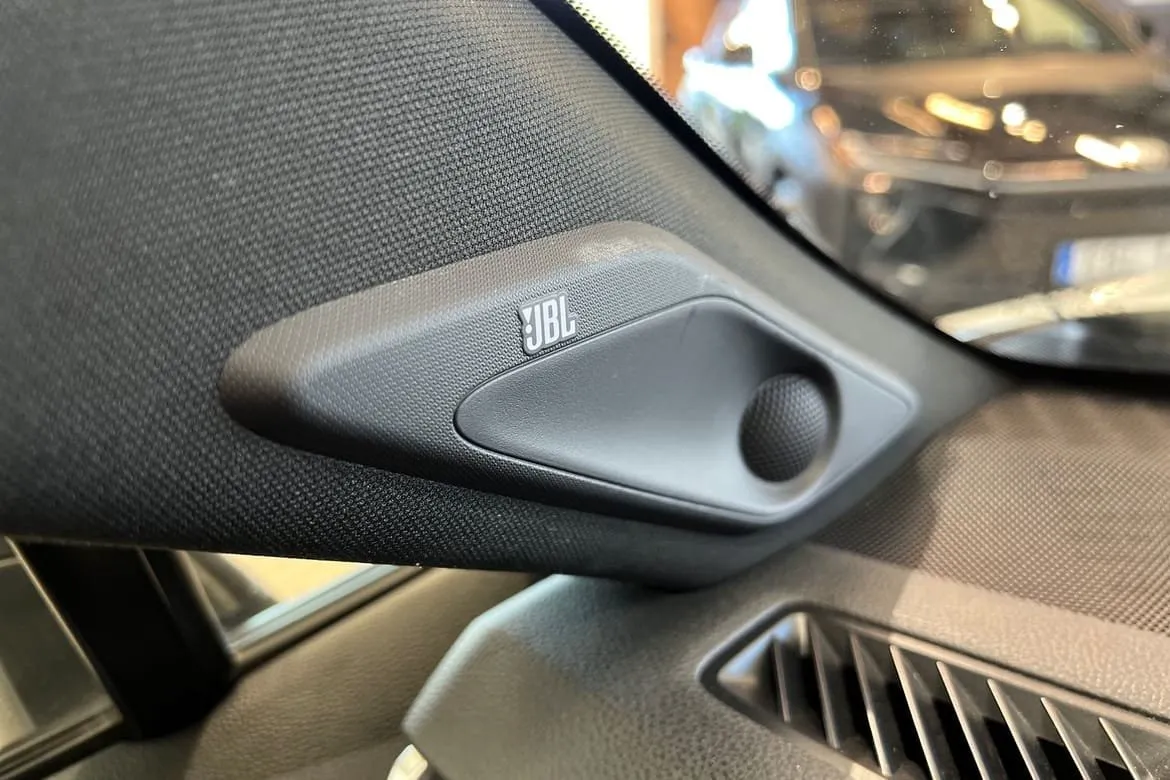 Vehicle image 24
