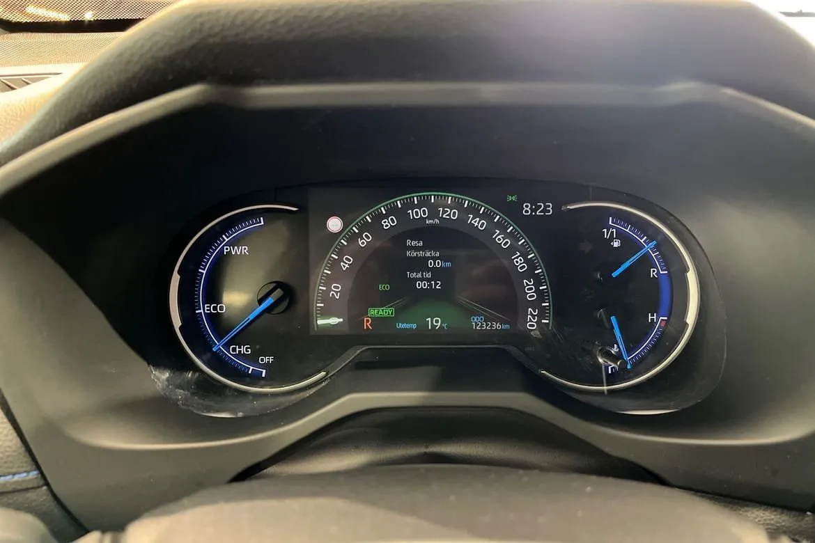 Vehicle image 15