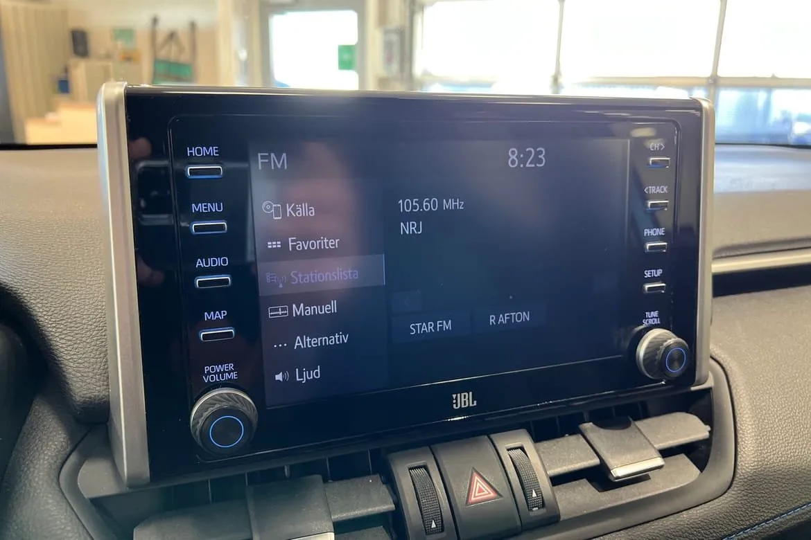 Vehicle image 14
