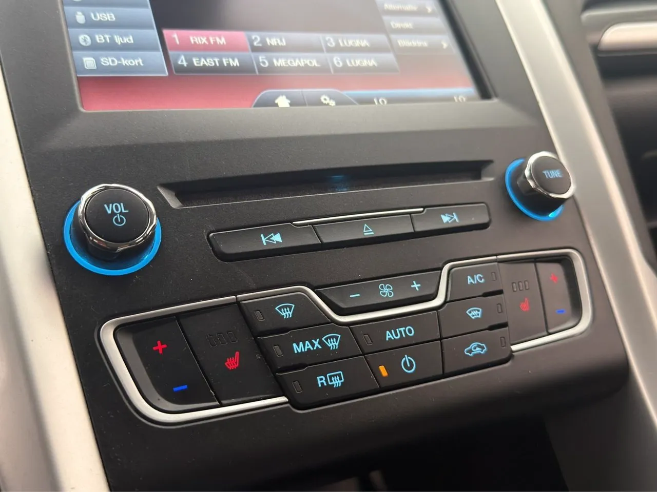 Vehicle image 18