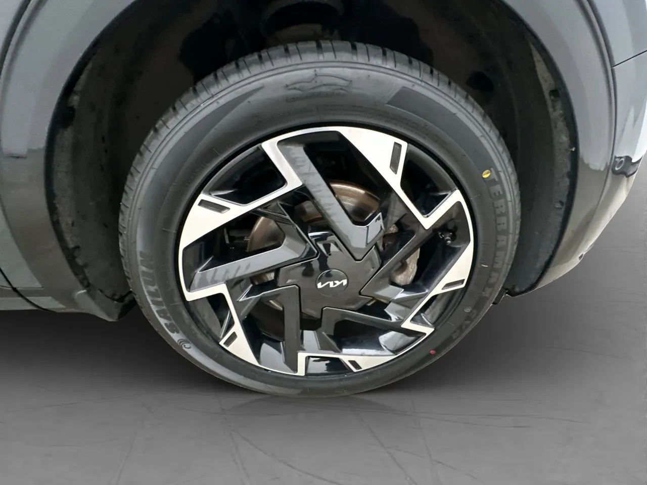 Vehicle image 33