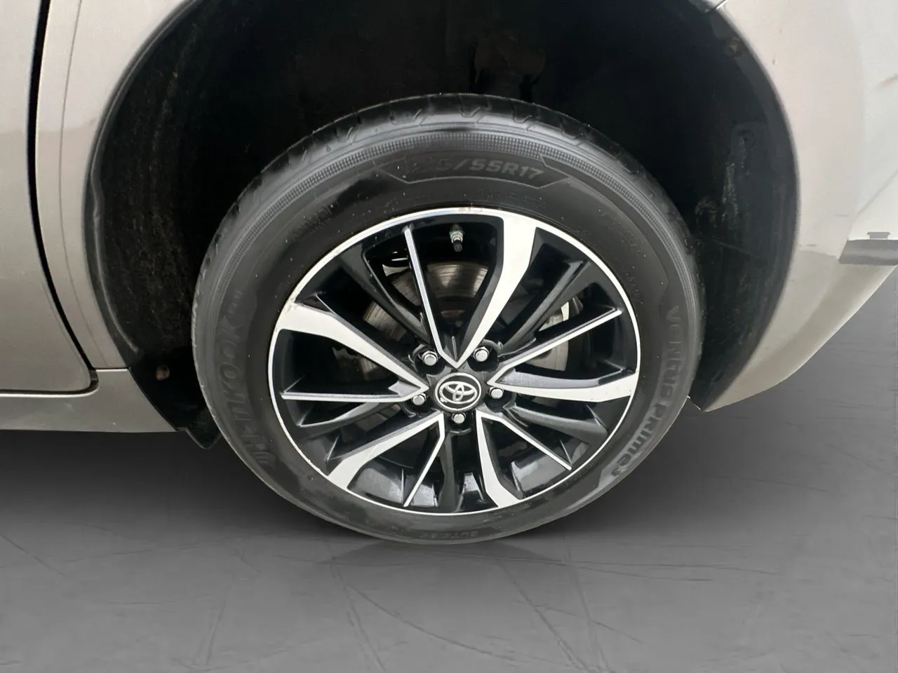 Vehicle image 30