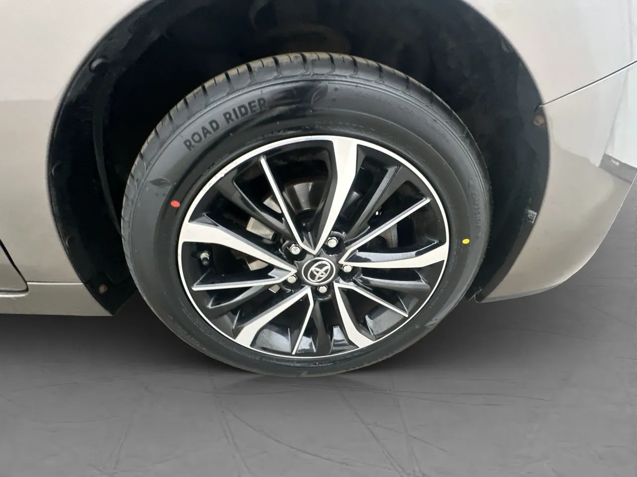 Vehicle image 32