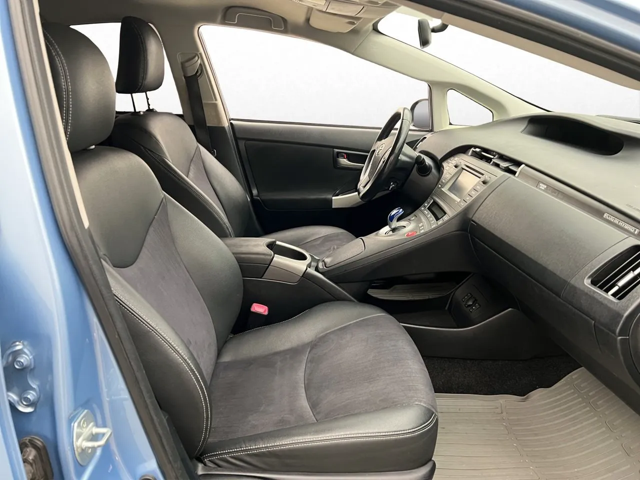 Vehicle image 16