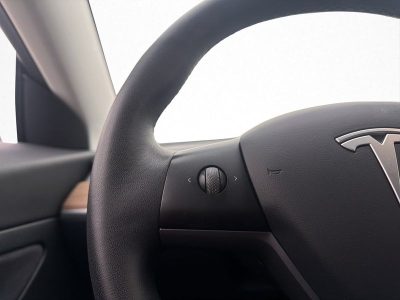Tesla Model 3 bild 14